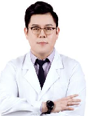 ˴